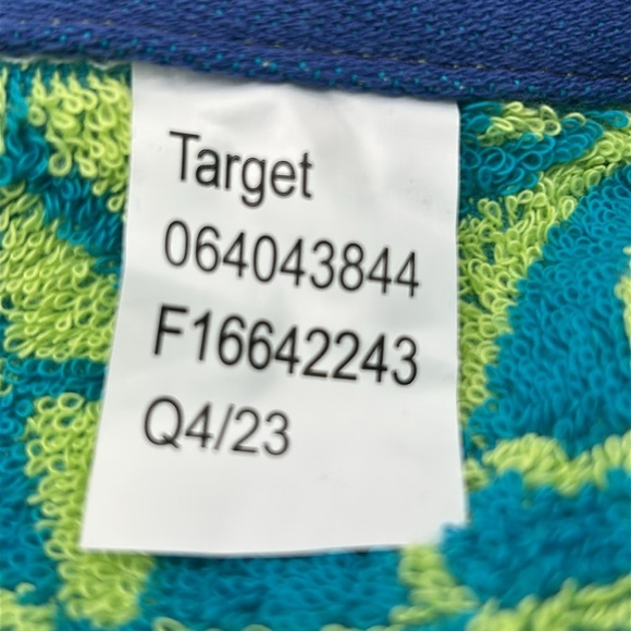 2440- Sun Squad Blue and Green Beach Towel 6 FT Long NWT - Picture 9 of 9